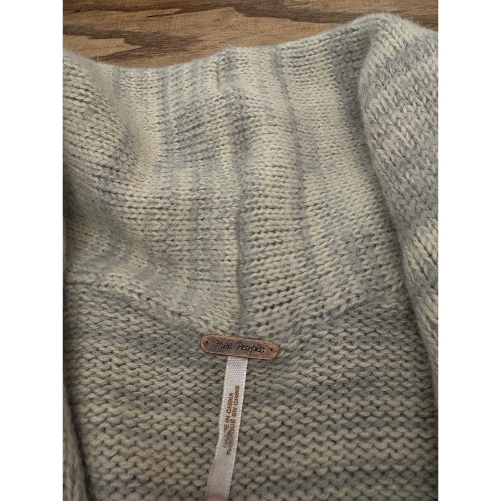 Free People Women's Large Wool Blend Oversized Grey/Cream Ombre Cardigan Sweater - Picture 5 of 9